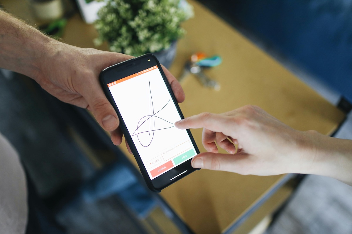 Electronic Signature for FinTech Companies in Saudi Arabia: Benefits & Drawbacks